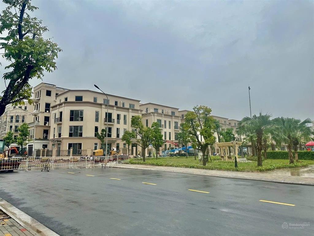 Bán vinhomes global gate lô góc, 196tr/m2, 100m ra hồ lớn 32 héc
