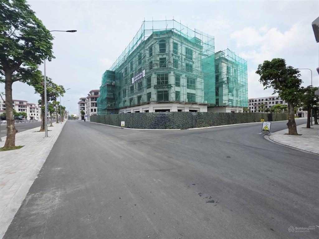 Bán nhà phố cổ loa, 18 tỷ vnd, 90 m2,đối diện 3 toà chung cư mik