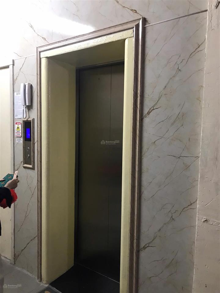Bán căn hộ chung cư 134 trần hưng đạo, tt quận 1, 28m²  có thang máy  2,4 tỷ (thương lượng)