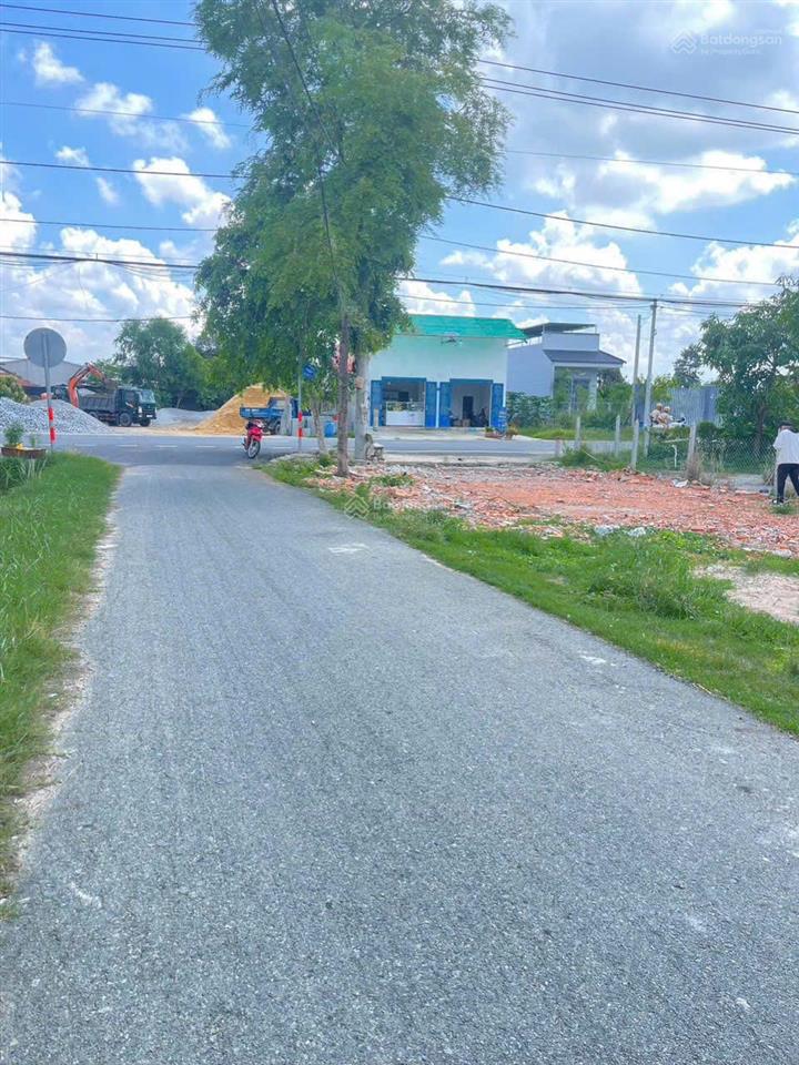 Bán gấp lô đất 2 mặt tiền đường tỉnh lộ 7 shr giá 950tr thương lượng
