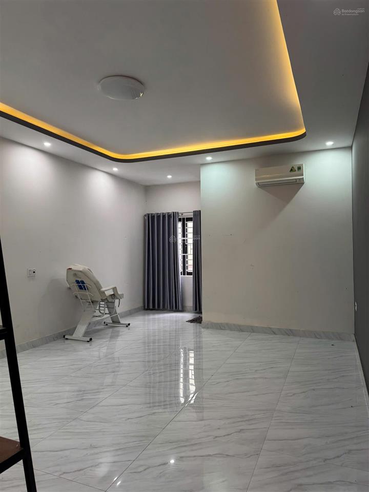 Cho thuê nhà 3 tầng đường 29/3, hoà xuân  diện tích 100m², ngang 5m