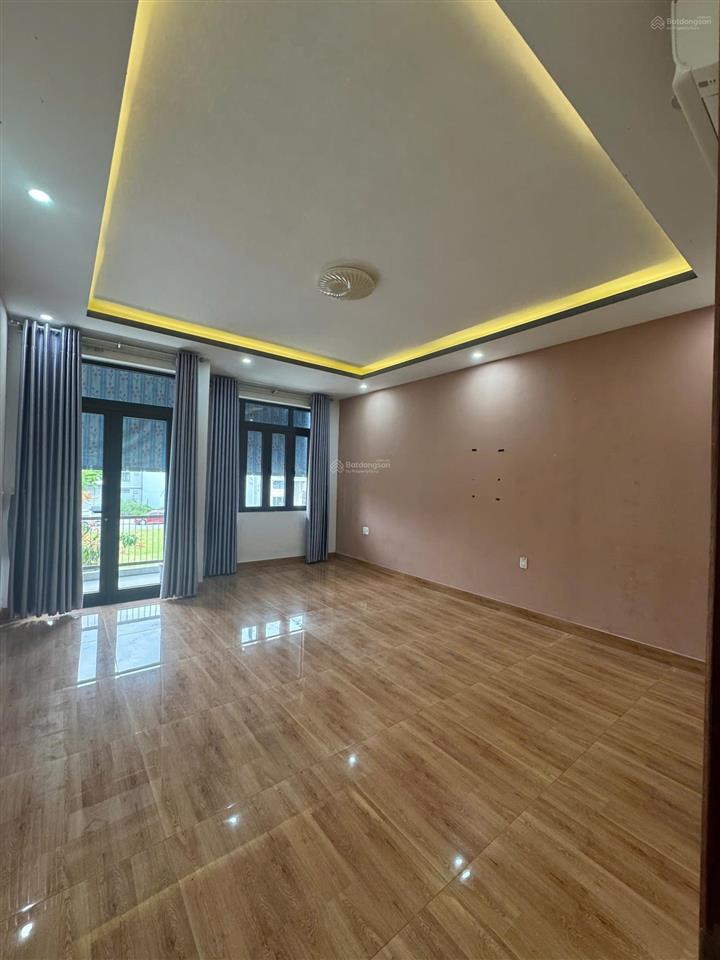 Cho thuê nhà 3 tầng đường 29/3, hoà xuân  diện tích 100m², ngang 5m