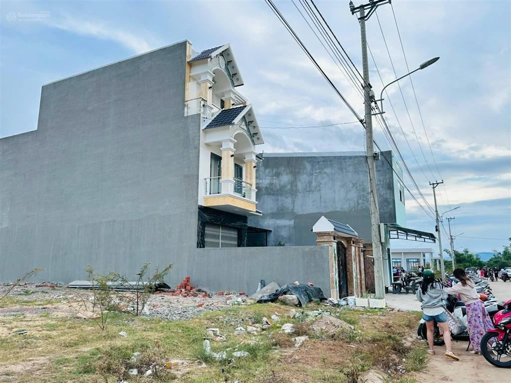 Bán đất nền dự án siêu hot tại lô 48, khu đô thị mới cẩm văn, 2,7 tỷ, 127m2