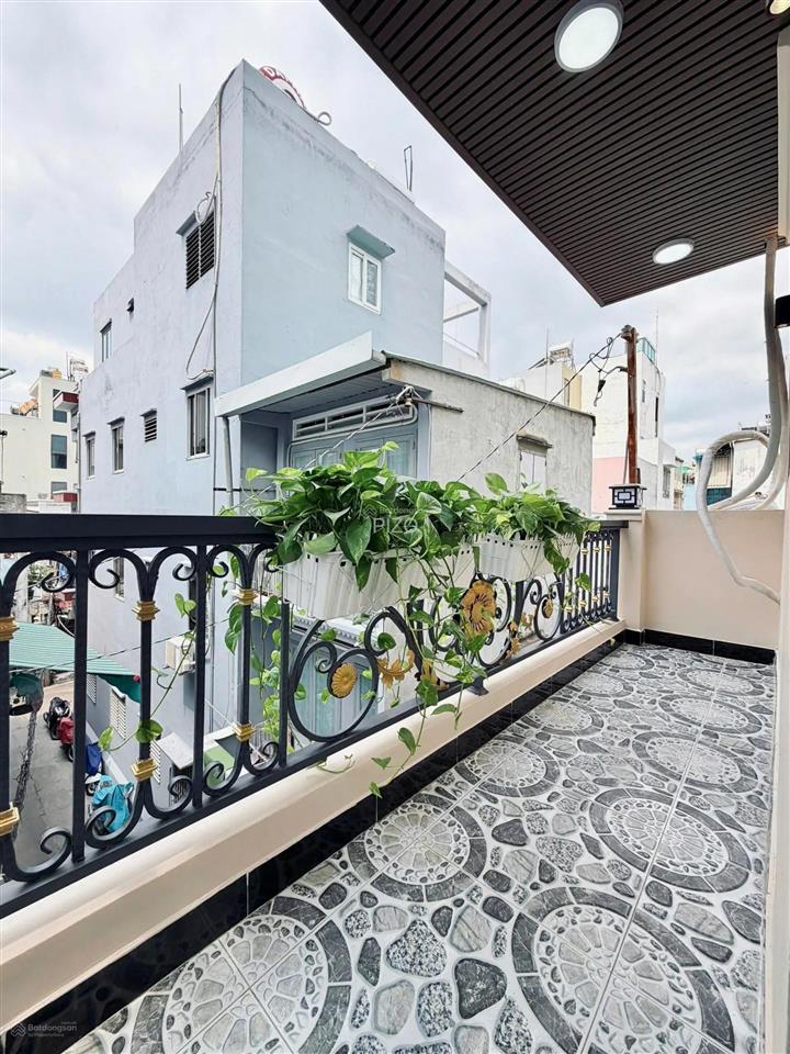 Đại hạ giá! chỉ 6,3tỷ sở hữu căn nhà mới full nội thất  huỳnh văn bánh, 4mx6,2m, 3 tầng sân thượng