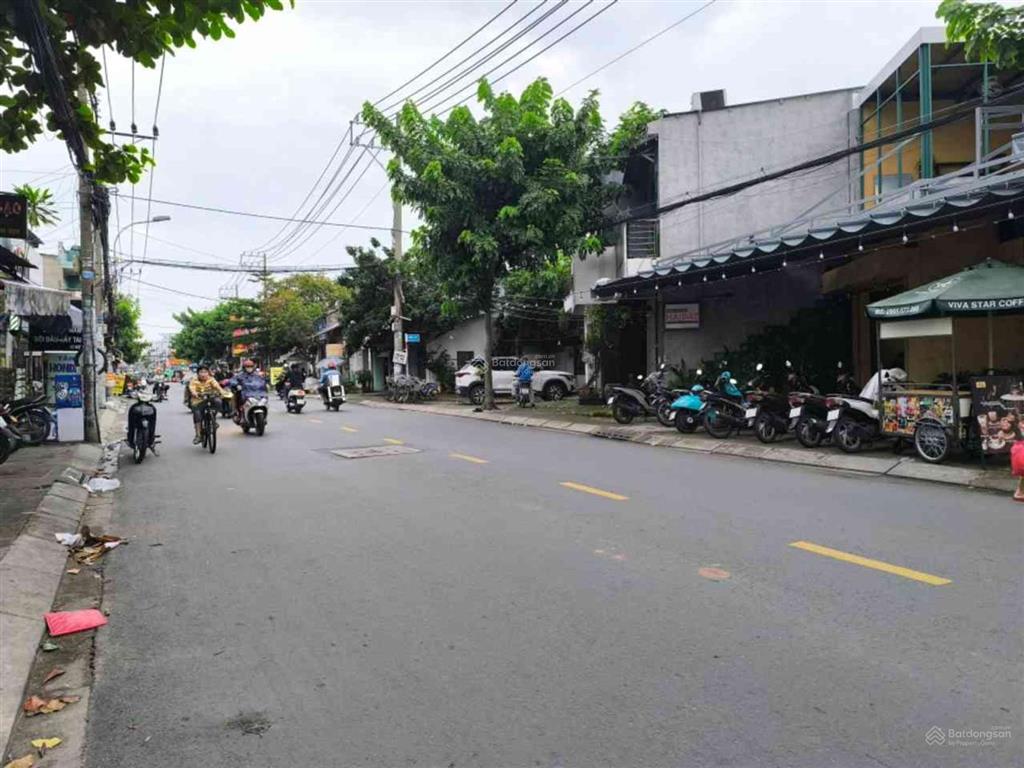 Mặt tiền kinh doanh thoại ngọc hầu  tân phú  4 x 28,5m  nhà cấp 4 tiện xây lại  giá 8 tỷ