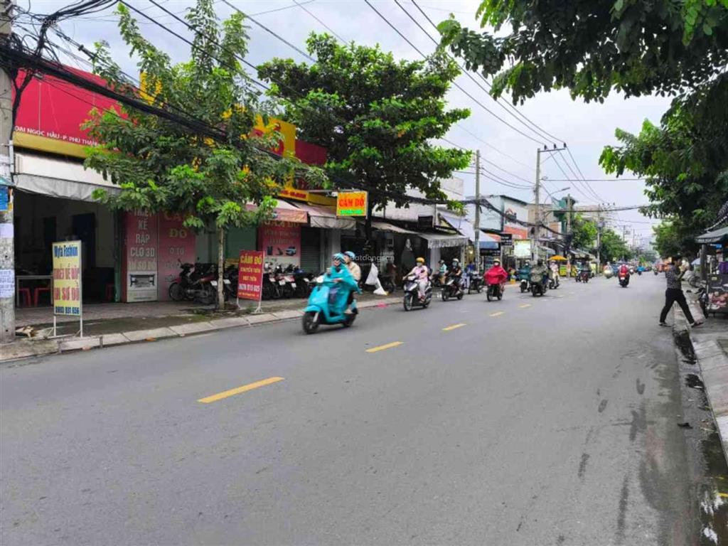 Mặt tiền kinh doanh thoại ngọc hầu  tân phú  4 x 28,5m  nhà cấp 4 tiện xây lại  giá 8 tỷ
