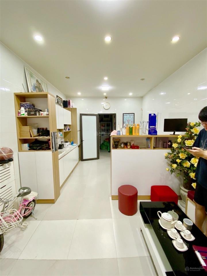 Bán nhà mặt ngõ hoàng quốc việt, ô tô vào nhà, 45m2 x 6t thang máy. mt 4,8m. 19 tỷ