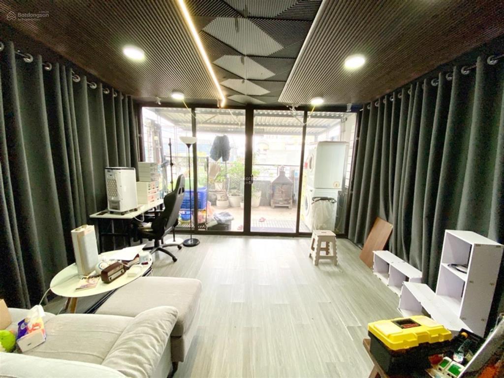 Bán nhà mặt ngõ hoàng quốc việt, ô tô vào nhà, 45m2 x 6t thang máy. mt 4,8m. 19 tỷ