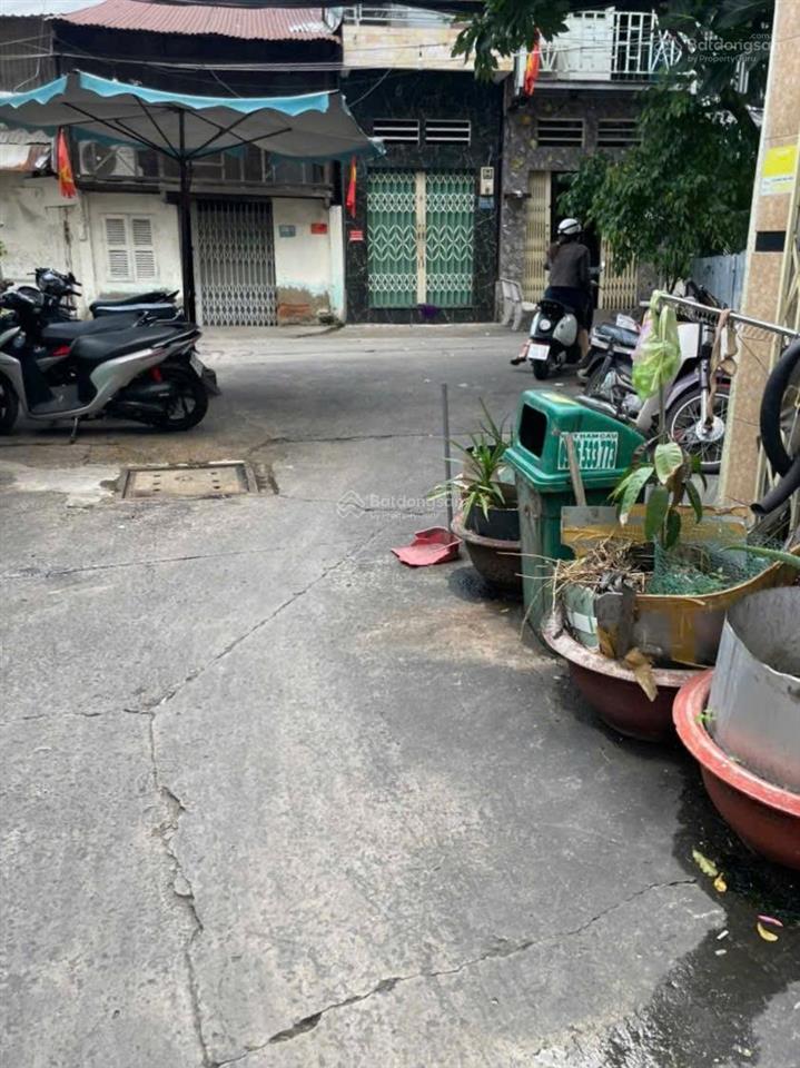 [chính chủ] bán đất tặng nhà cấp 4  2 mặt tiền hẻm xe hơi  sát quận 1