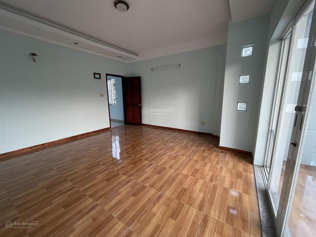 Cho thuê nhà nguyên căn 1 trệt 2 lầu, không gian rộng, vào ở ngay!
