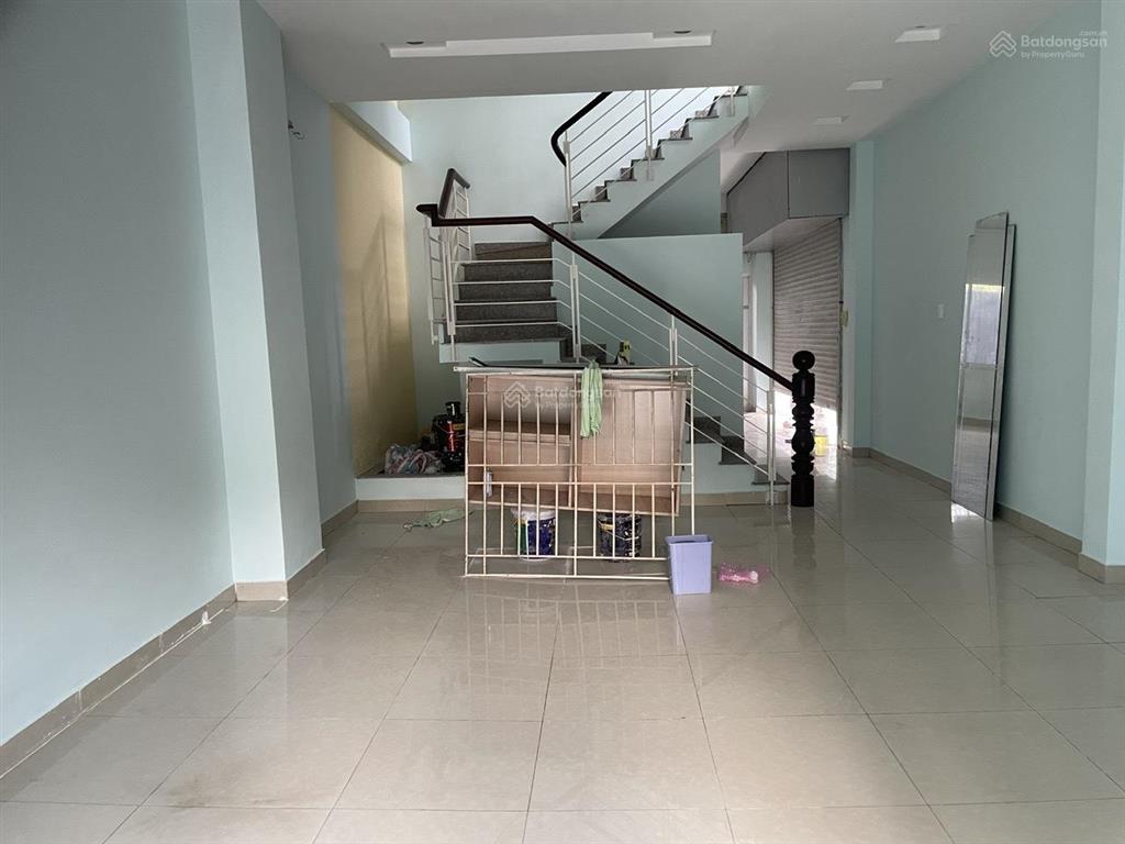 Cho thuê nhà nguyên căn 1 trệt 2 lầu, không gian rộng, vào ở ngay!