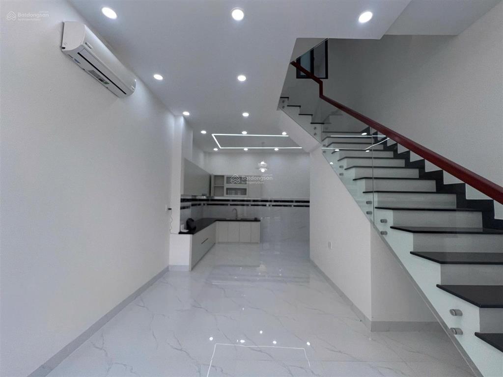 Ngộp bank 3t cách vin 5 phút  nhà mới 3 tầng chưa đời chủ ở  4pn  nhỉnh 4