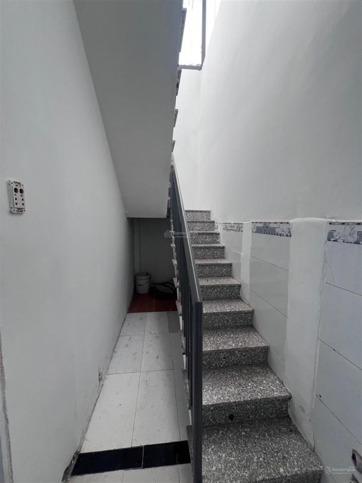 Tài chính hẹp  nhà rộng sát vin  69m2 ngang 5m  hiếm