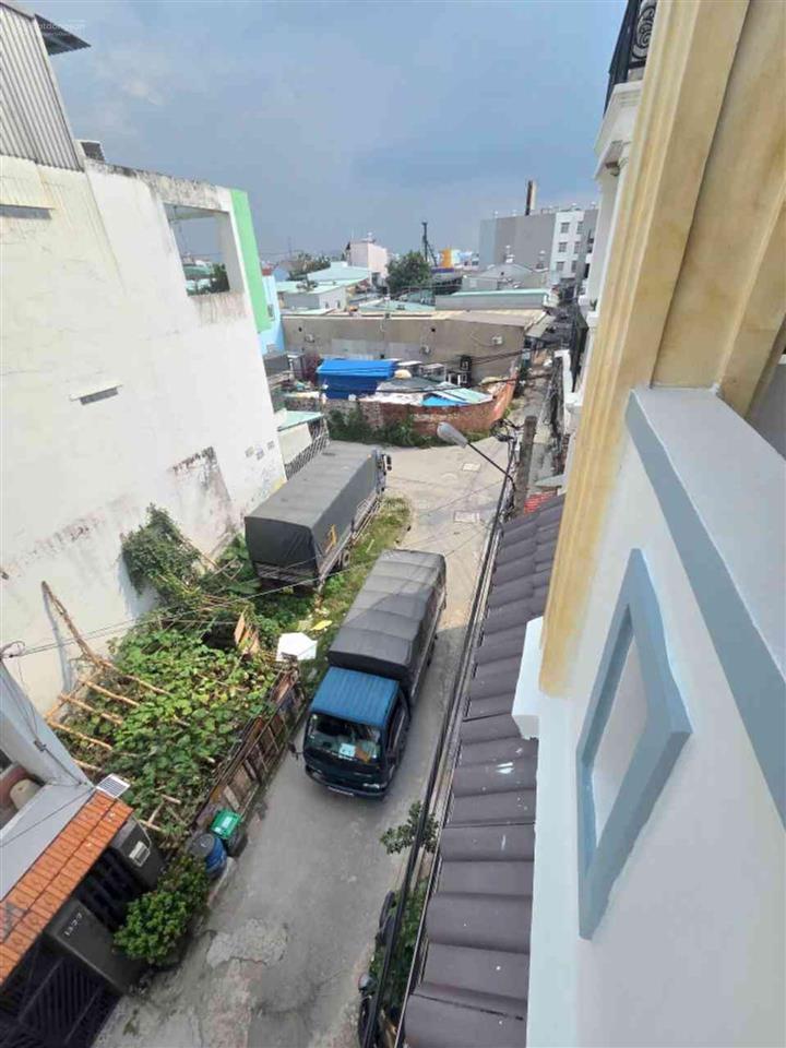 Gấp!!! ql13  3 tầng 4 pn khép kín  xe hơi đậu đỗ ngày đêm  7ty