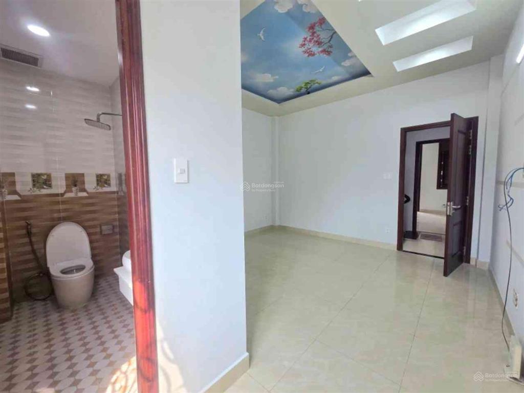 Gấp!!! ql13  3 tầng 4 pn khép kín  xe hơi đậu đỗ ngày đêm  7ty