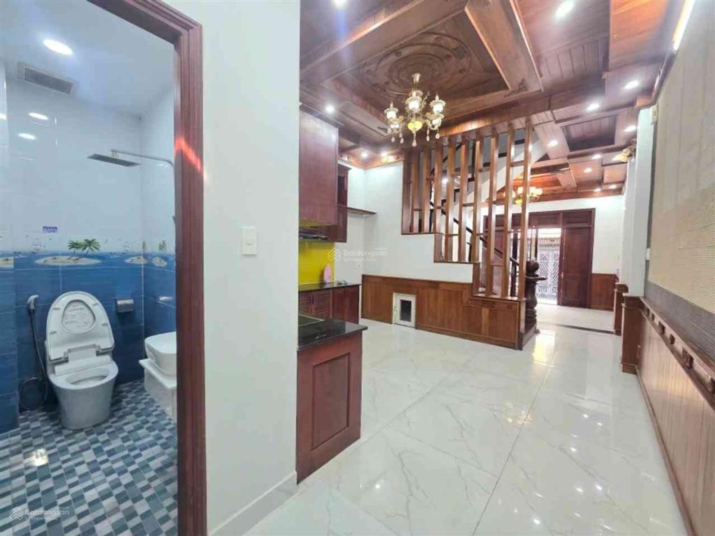Gấp!!! ql13  3 tầng 4 pn khép kín  xe hơi đậu đỗ ngày đêm  7ty
