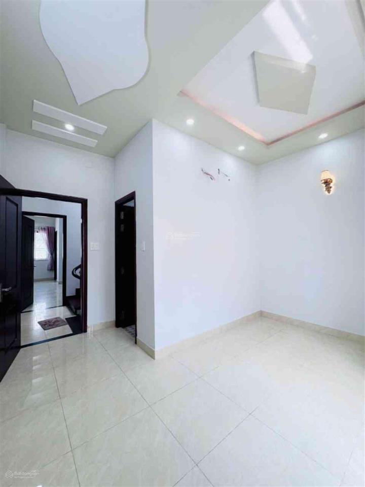 Gấp!!! ql13  3 tầng 4 pn khép kín  xe hơi đậu đỗ ngày đêm  7ty