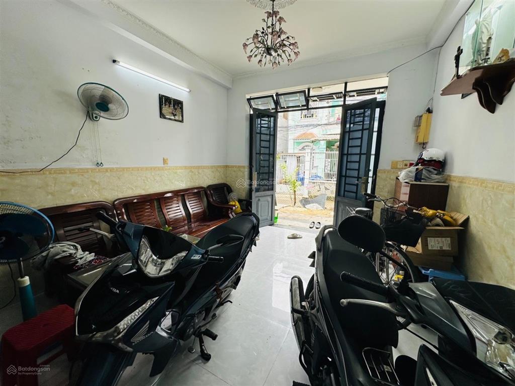Lô góc, sát mặt tiền  nhà 2 tầng ngay ql13  3.x tỷ