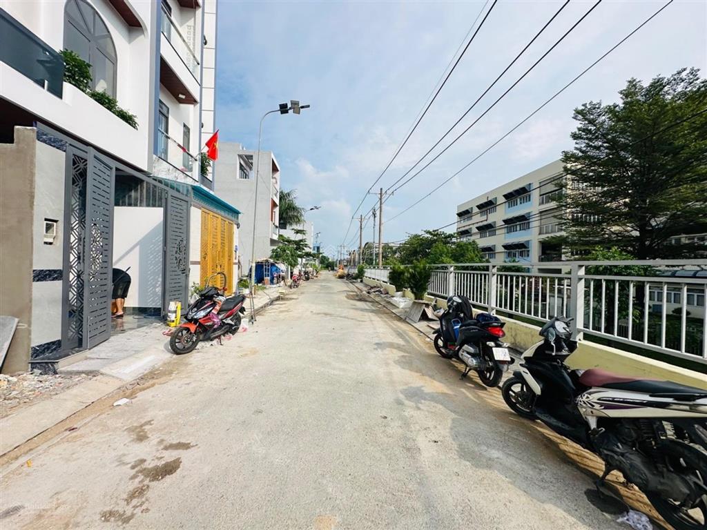 Khu dân cư đồng bộ  hẻm xe hơi tránh ô tô đậu đỗ ngày đêm  3 tầng 3 pn  nhỉnh 5