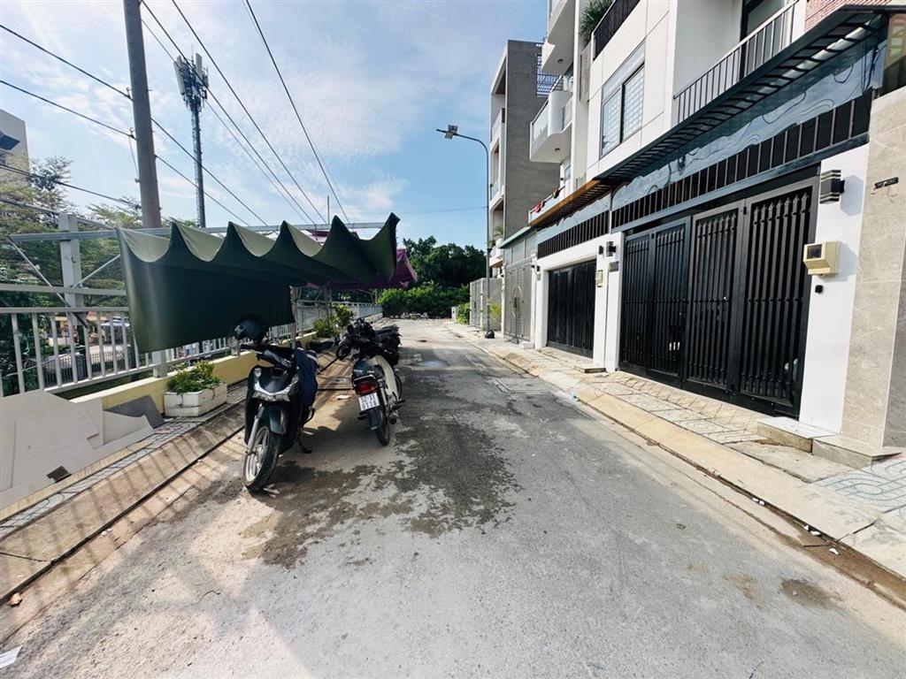 Khu dân cư đồng bộ  hẻm xe hơi tránh ô tô đậu đỗ ngày đêm  3 tầng 3 pn  nhỉnh 5