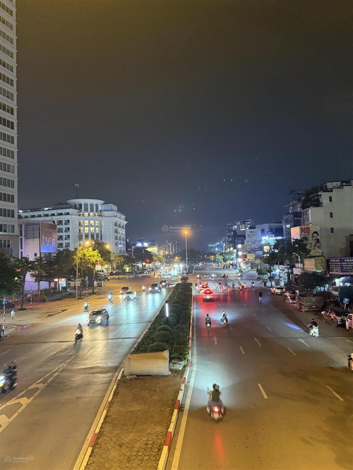Siêu hiếm chính chủ bán nhà homestay lạc long quân ở kết hợp cho tây thuê giá tốt 100m ra hồ tây