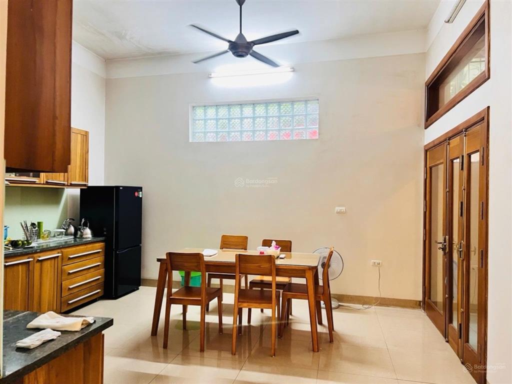 Siêu hiếm chính chủ bán nhà homestay lạc long quân ở kết hợp cho tây thuê giá tốt 100m ra hồ tây