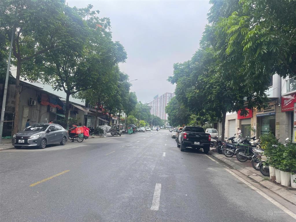 Bán đất phố thượng thanh cực hiếm, lô góc, vỉa hè, 3 mặt thoáng, 51 m2, mt 6 m, giá chỉ 15.5 tỷ.