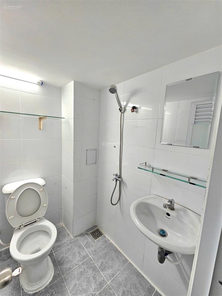 Phòng trọ bình dân phú nhuận (có gác,bếp,wc,cửa sổ)