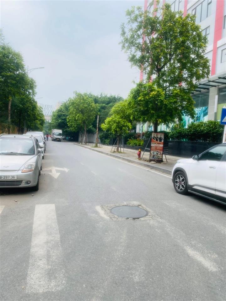 Phân lô  50m2  ô tô ngủ trong nhà  100m ra mặt phố