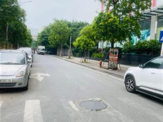 Phân lô  50m2  ô tô ngủ trong nhà  100m ra mặt phố