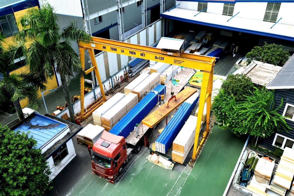 Chính chủ , cần chuyển nhượng 5000m2 kho xưởng nhà máy hoạt động sẵn  thanh trì  hà nội