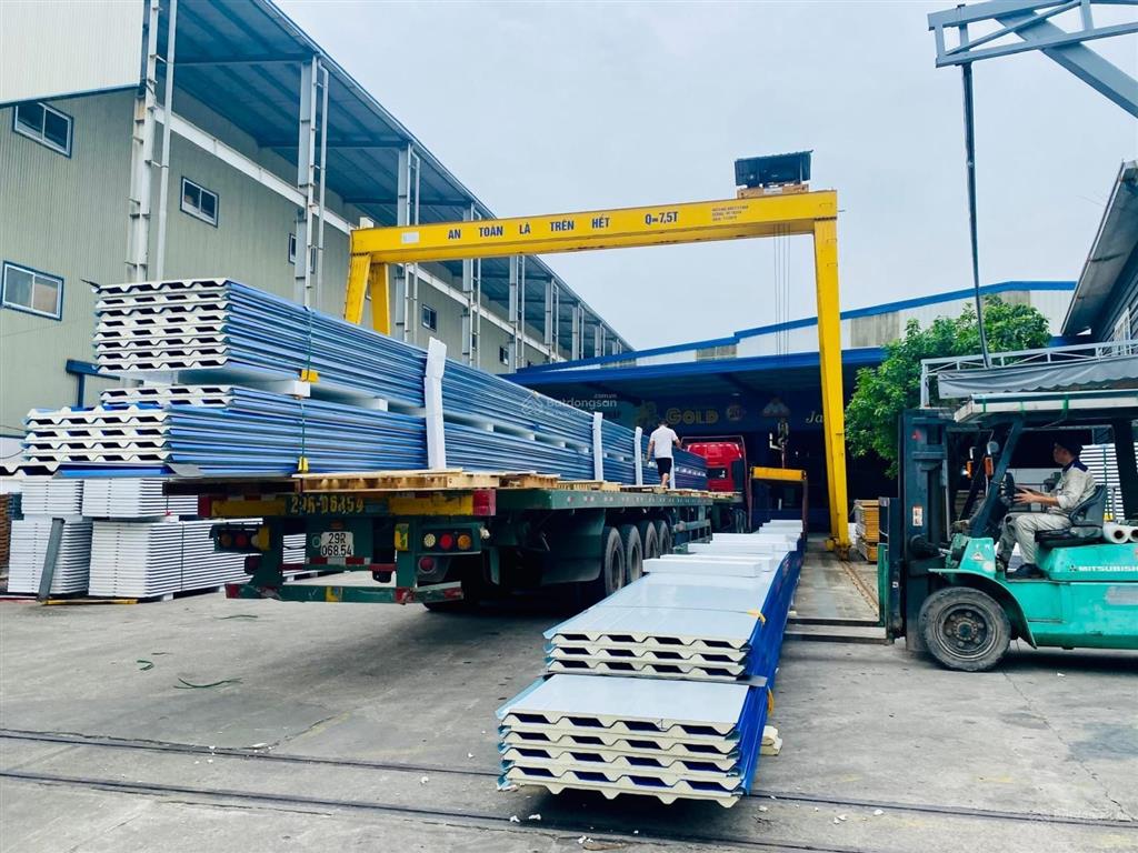 Chính chủ , cần chuyển nhượng 5000m2 kho xưởng nhà máy hoạt động sẵn  thanh trì  hà nội