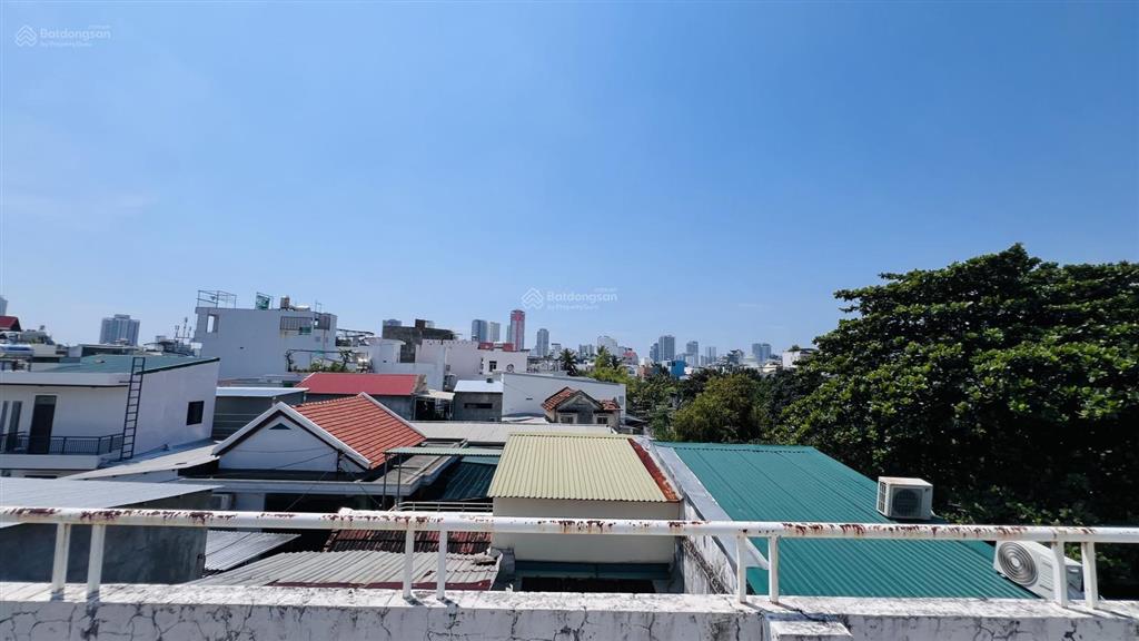 Siêu rẻ nhà trung tâm 3 mặt tiền  ngang 7 mét