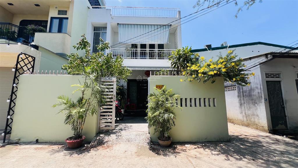 Siêu rẻ nhà trung tâm 3 mặt tiền  ngang 7 mét
