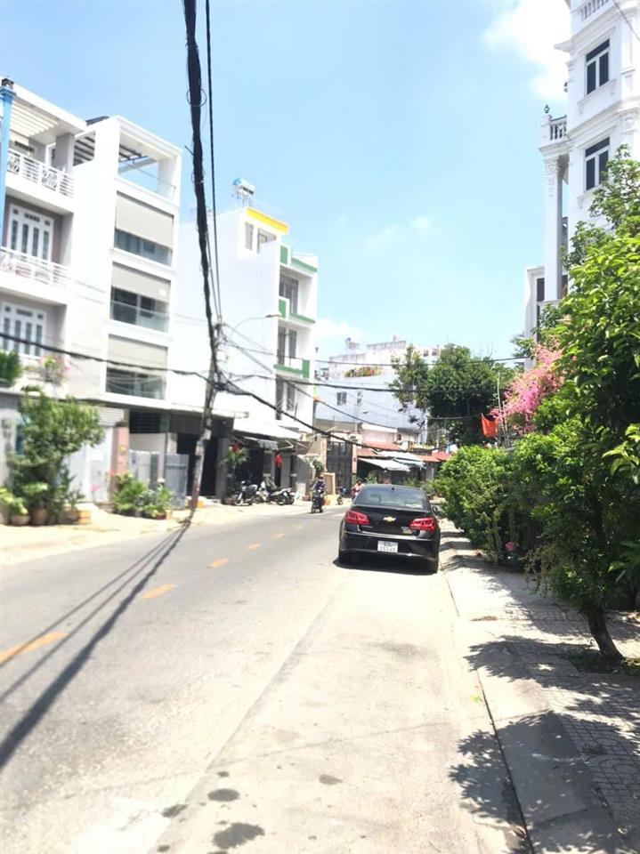 Nhà đẹp trung tâm đường lê đình thám  hẻm sát xe hơi