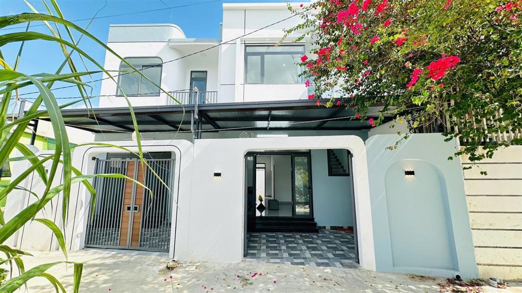 Nhà mới diên lạc sổ hồng hoàn công dt 72m2