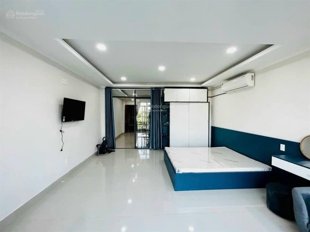 Cho thuê căn hộ tách bếp ngay chợ thủ đức. đầy đủ nội thất, tách bếp, cực kỳ thoáng mát