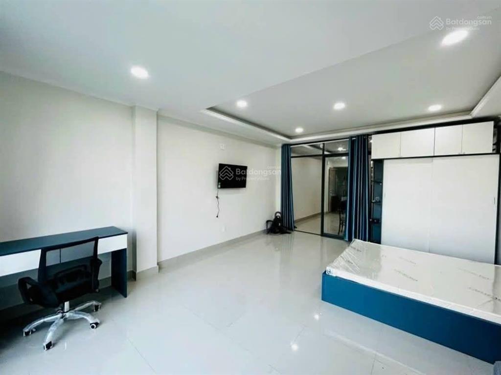 Cho thuê căn hộ tách bếp ngay chợ thủ đức. đầy đủ nội thất, tách bếp, cực kỳ thoáng mát