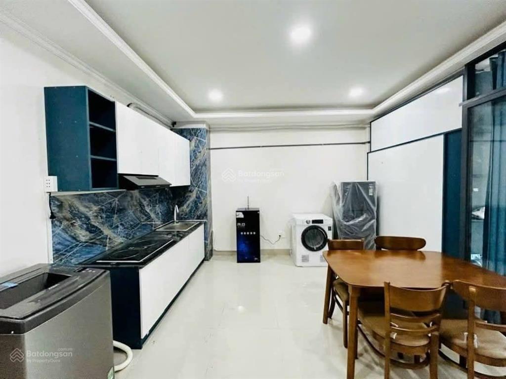 Cho thuê căn hộ tách bếp ngay chợ thủ đức. đầy đủ nội thất, tách bếp, cực kỳ thoáng mát