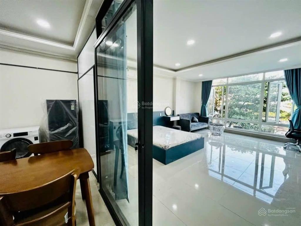 Cho thuê căn hộ tách bếp ngay chợ thủ đức. đầy đủ nội thất, tách bếp, cực kỳ thoáng mát