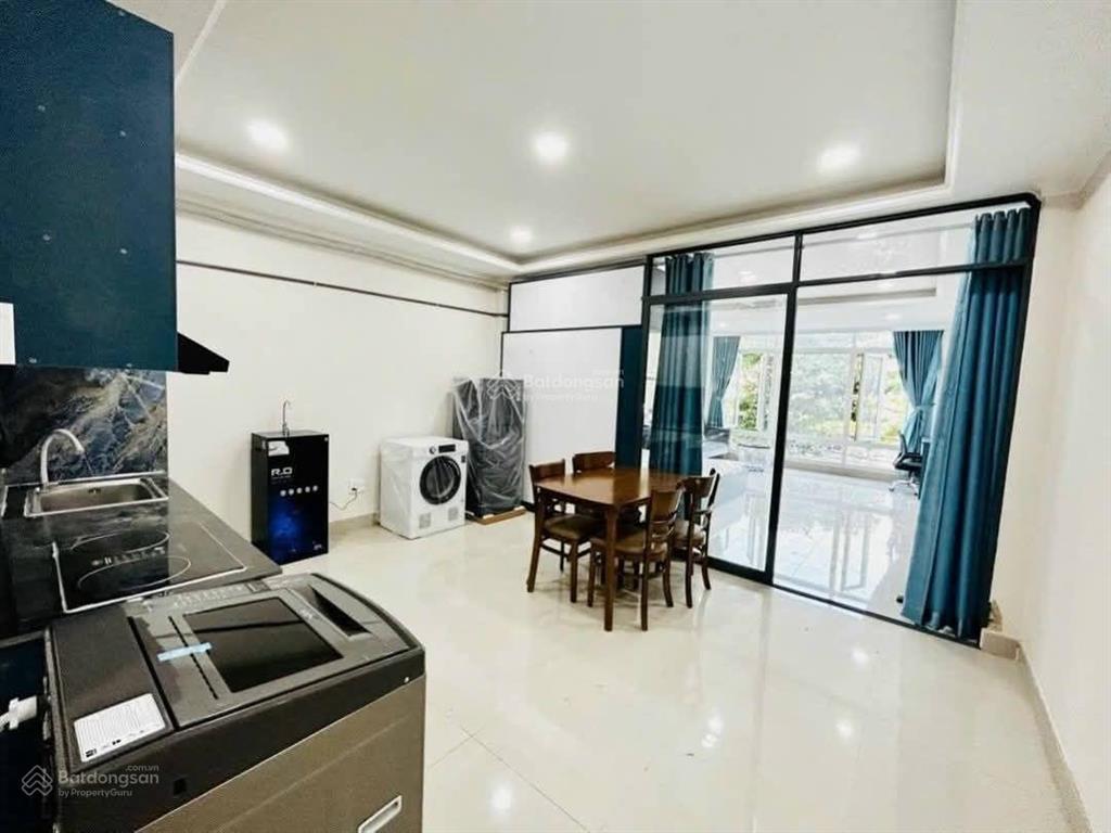 Cho thuê căn hộ tách bếp ngay chợ thủ đức. đầy đủ nội thất, tách bếp, cực kỳ thoáng mát