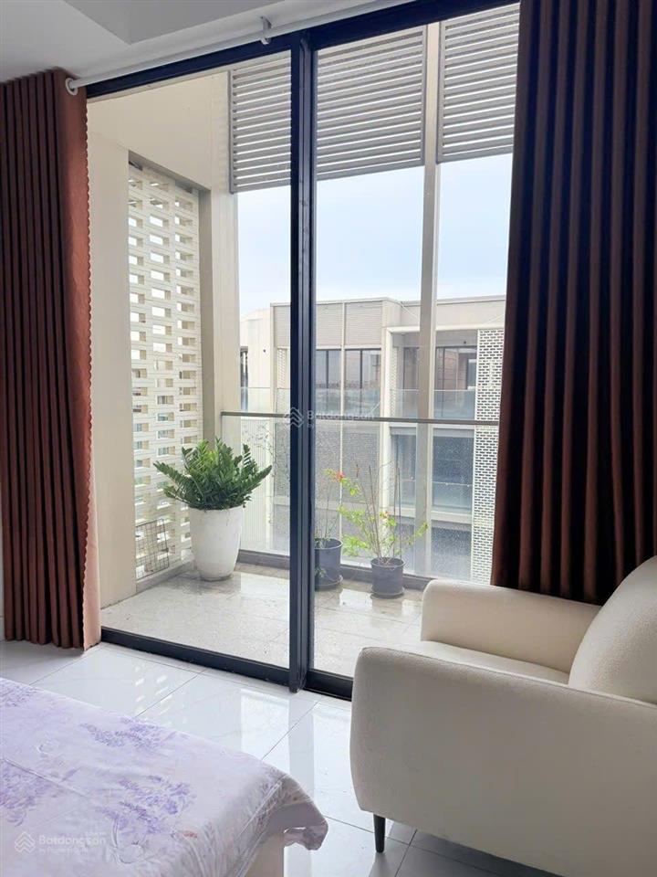 Căn hộ 1pn ban công tách bếp full nội thất cho thuê. nằm ngay global city. thuận tiện qua quận 2