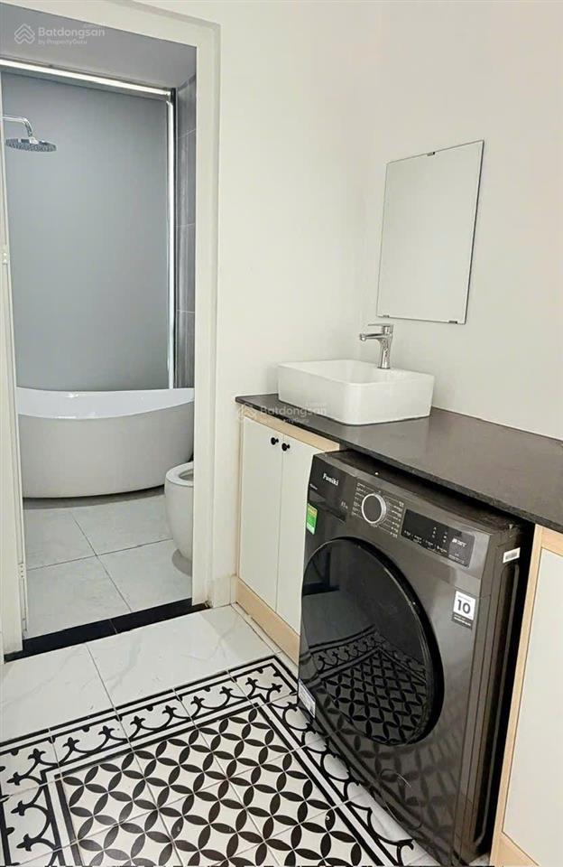 Căn hộ 1pn ban công tách bếp full nội thất cho thuê. nằm ngay global city. thuận tiện qua quận 2