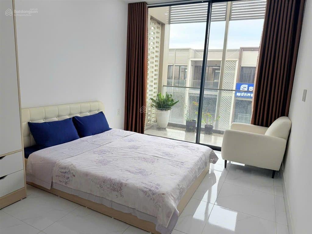 Căn hộ 1pn ban công tách bếp full nội thất cho thuê. nằm ngay global city. thuận tiện qua quận 2