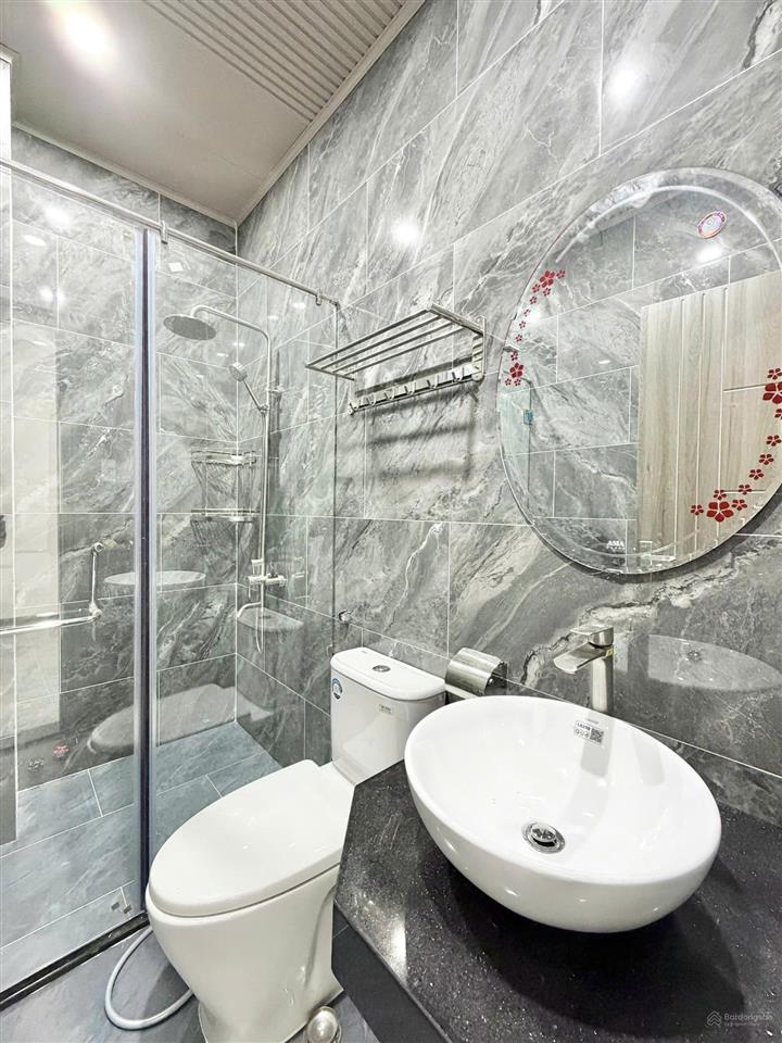 Tung 1 căn giữ đến đầu tháng 9 cho sinh viên. full nội thất, thuận tiện qua lakeview, global city