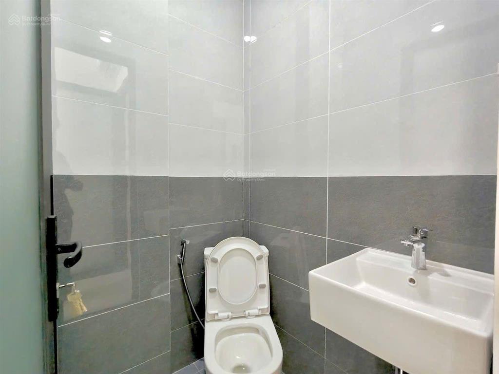 Cho thuê căn hộ mới xây, an ninh cao, camera, cổng vân tay. cách đại học tài chính 700m