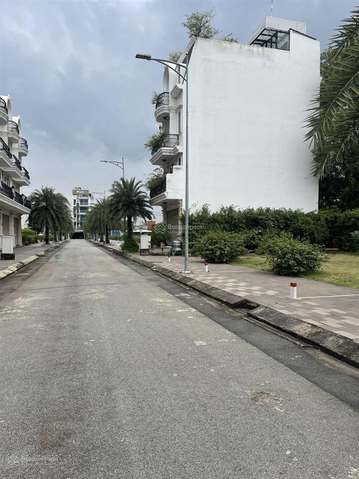 Bán shophouse tại 52 nguyễn xiển, 14 tỷ vnd, 81 m2 với nội thất đầy đủ