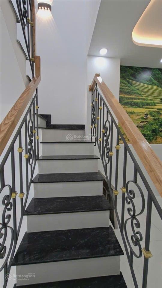 Nhà mới sát mặt tiền hương lộ 2 vừa ở vừa kinh doanh gần 4 xã