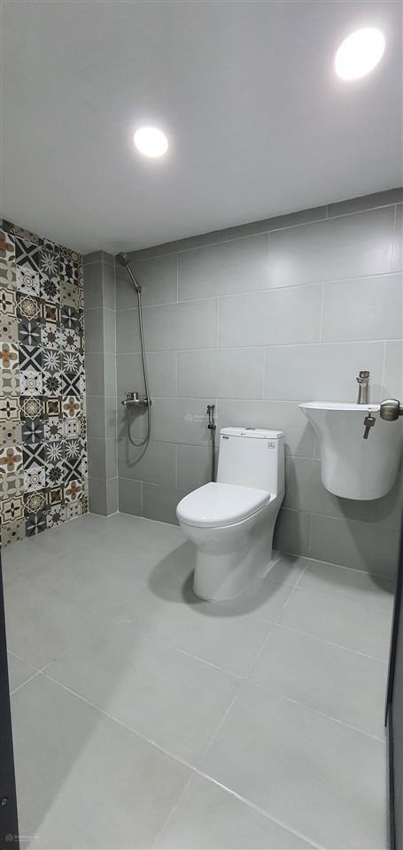 Bán nhà riêng ngang 4, dài 8, dtsd 75m2, ra quận 1 15p