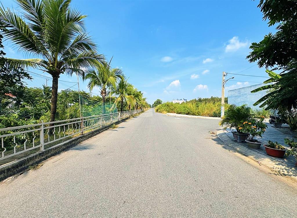 Chính chủ gửi bán lô đất đối diện kênh quá đẹp giá rẻ  880tr shr | khu dân cư cát tường phú sinh